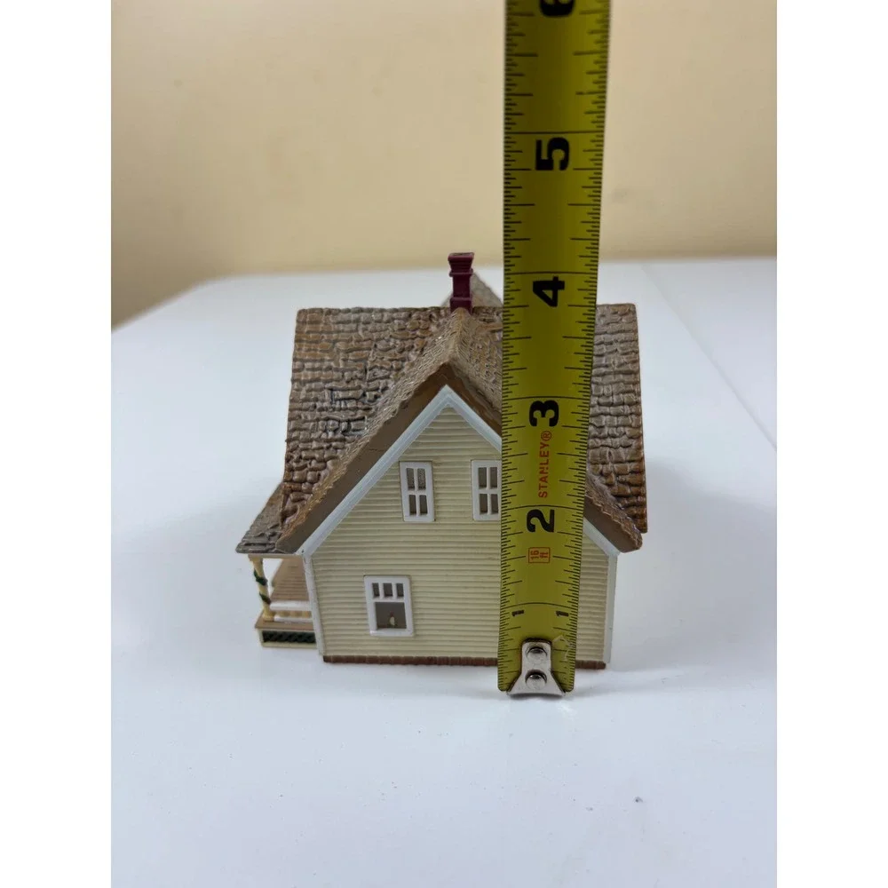 Vintage‎ Hallmark Sarahs Prairie Home Resin Miniature 1994 Americana